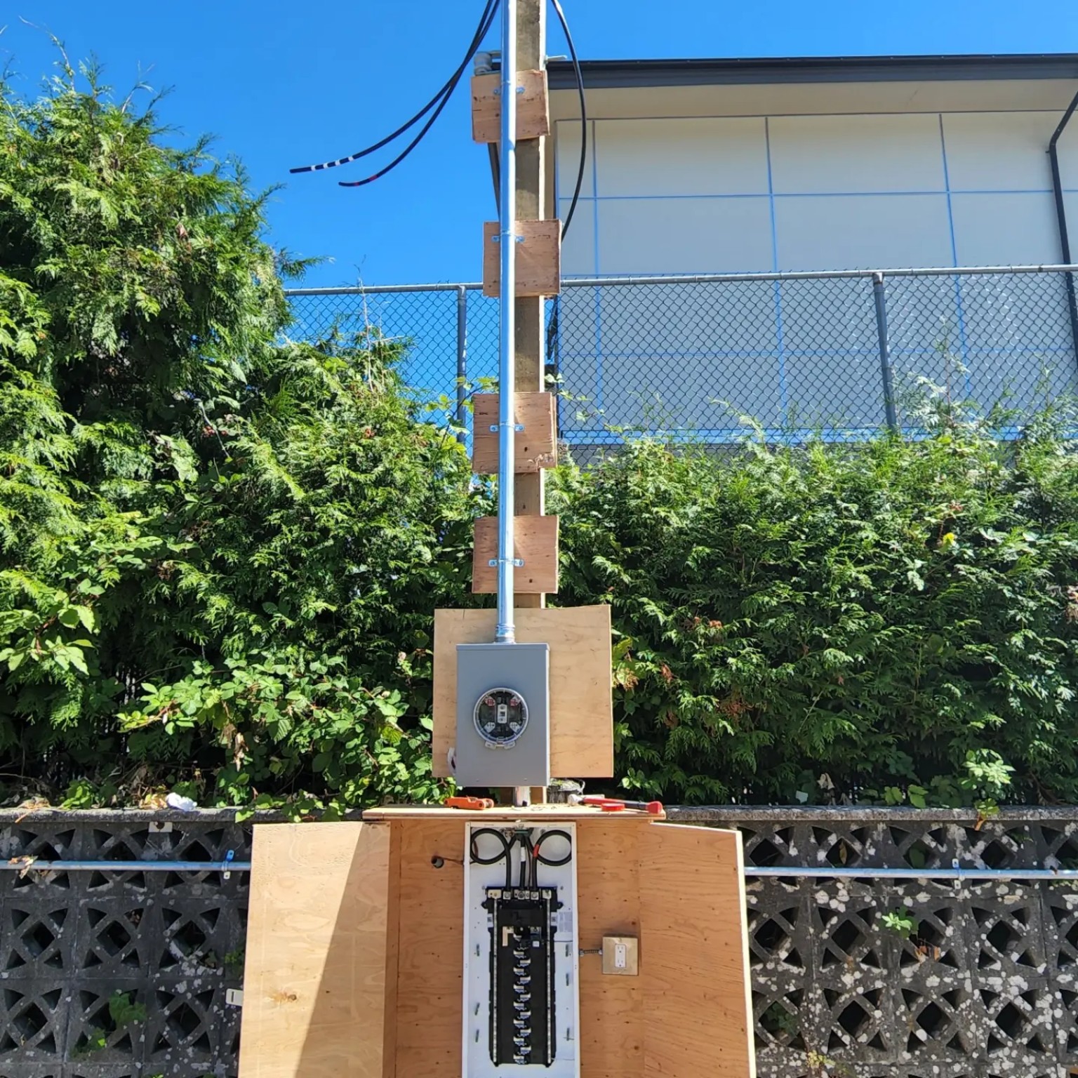 Temporary service pole and electrical panel installation